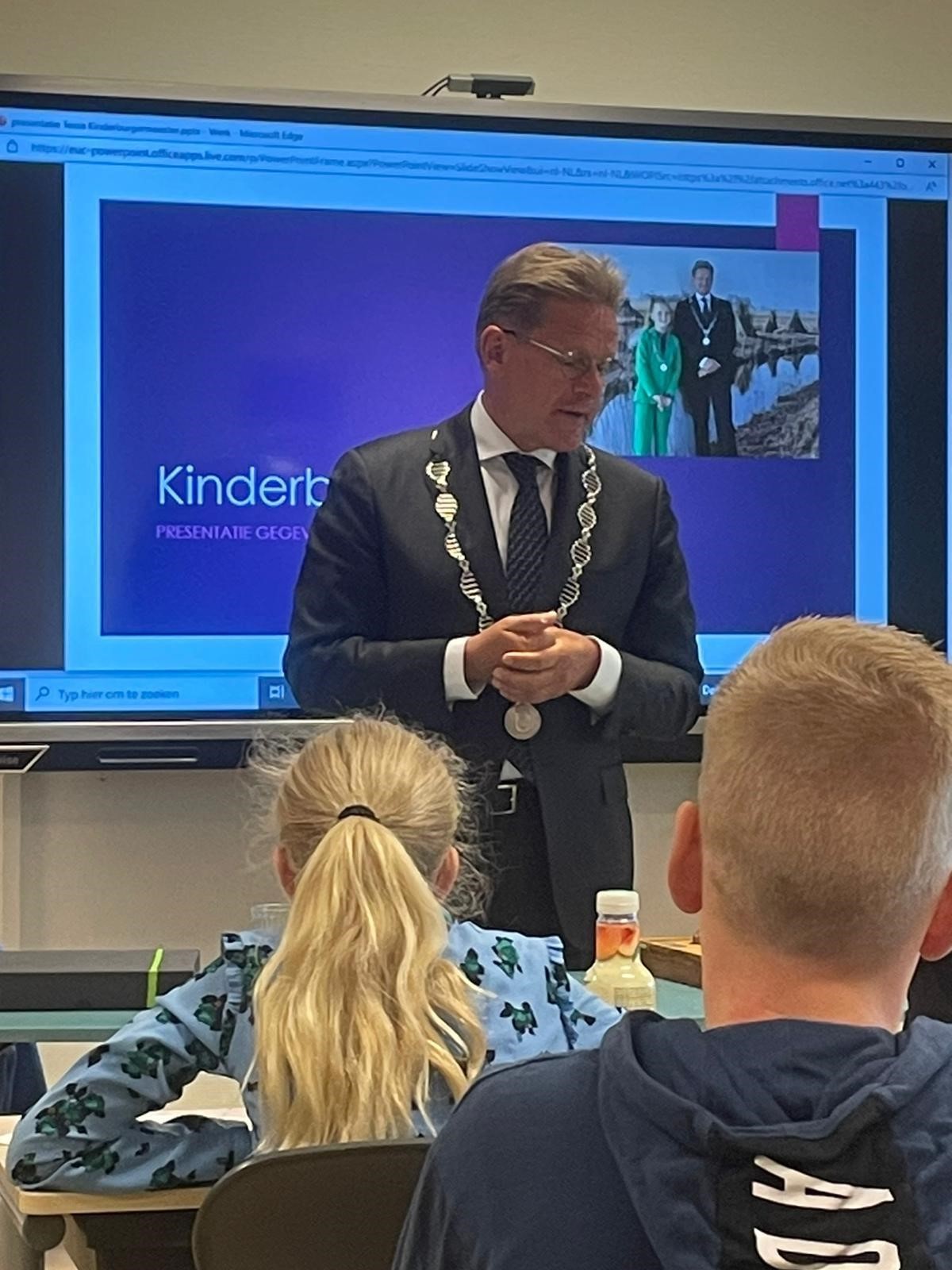 Foto bezoek burgemeester aan klas Tessa op 6 juni 2024