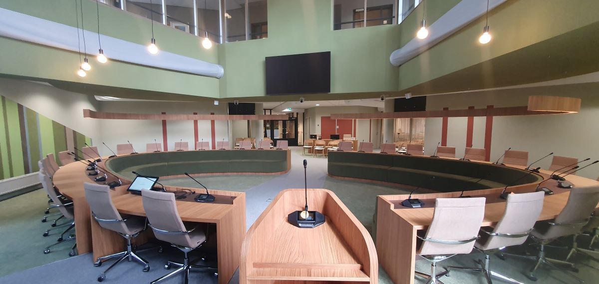De raadszaal van de gemeente Steenwijkerland